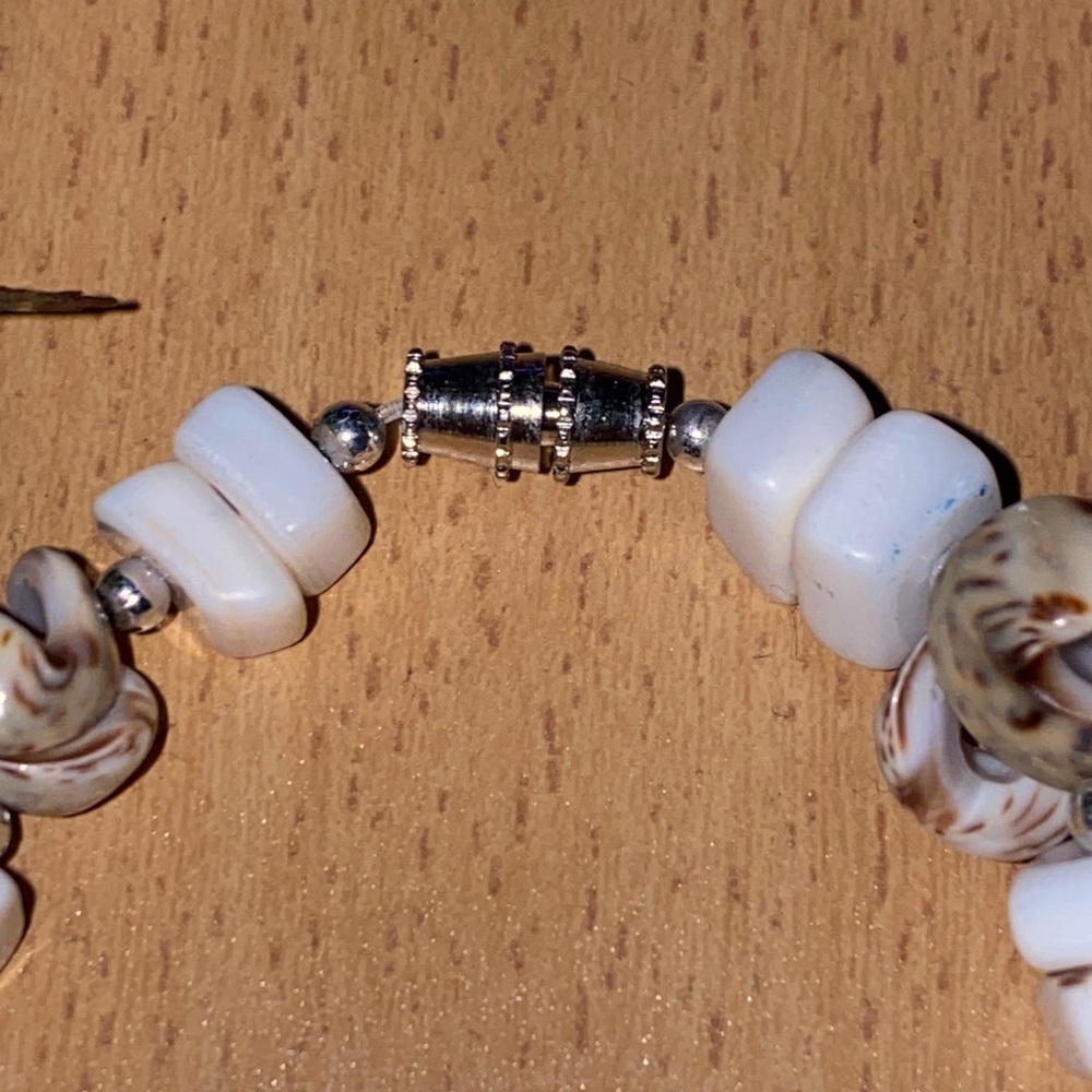 Shell Necklace - Picture 2 of 3